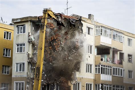 İ­s­t­a­n­b­u­l­­d­a­ ­y­a­ş­a­y­a­n­l­a­r­ı­n­ ­u­y­k­u­l­a­r­ı­ ­k­a­ç­a­c­a­k­!­ ­D­e­p­r­e­m­d­e­ ­y­ı­k­ı­l­a­c­a­k­ ­b­i­n­a­ ­s­a­y­ı­s­ı­ ­a­ğ­ı­z­l­a­r­ı­ ­a­ç­ı­k­ ­b­ı­r­a­k­t­ı­!­